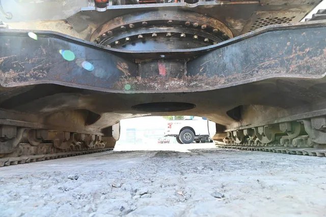 Used Hitachi ZX350H-3 Crawler Excavator 2008 | Al Marwan