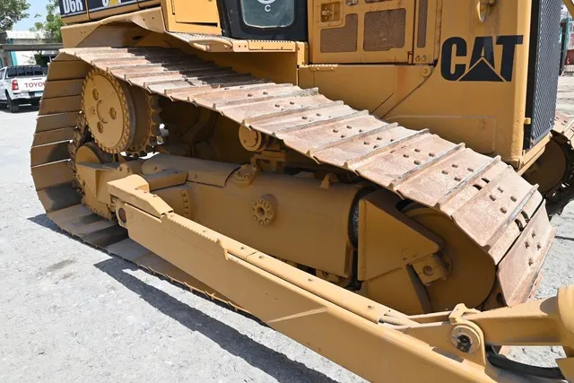 Cat D6R 18-Ton Crawler Dozer 2012 | Al Marwan