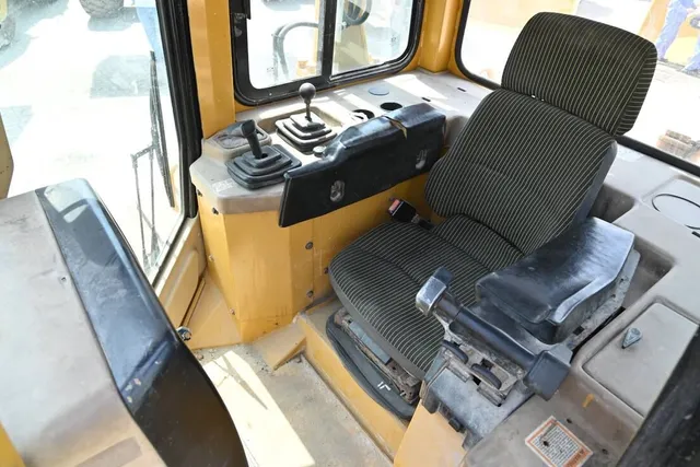 Cat D6M 16-Ton Crawler Dozer 2002 | Al Marwan