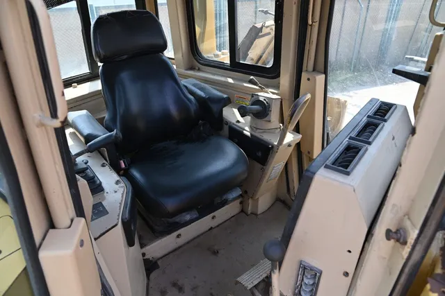 Used Cat D8R Crawler Dozer 2009 | Al Marwan