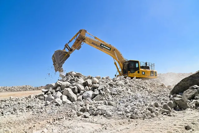 Rent Large 40-Ton Track Excavators | Al Marwan