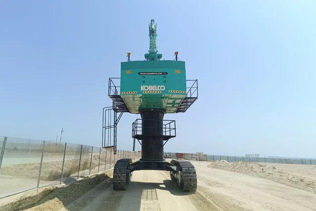 high bed excavator 85 ton rear view