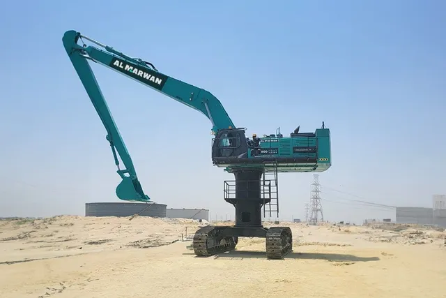 high bed excavator 85 ton right side view