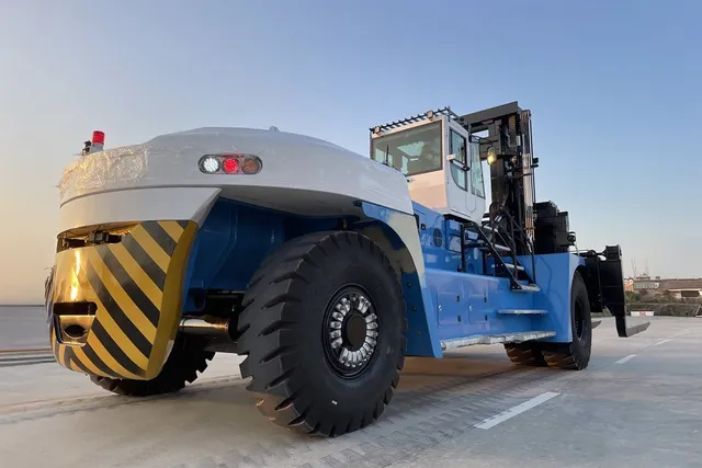 Socma HNF-500 Forklift Right Rear View