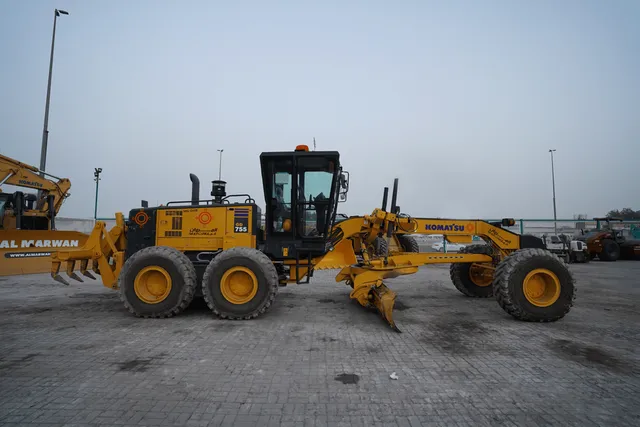 24-Ton Motor Graders With Ripper For Rent By Al Marwan