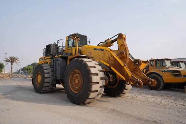 Komatsu WA800-3EO Wheel Loader Front Right View