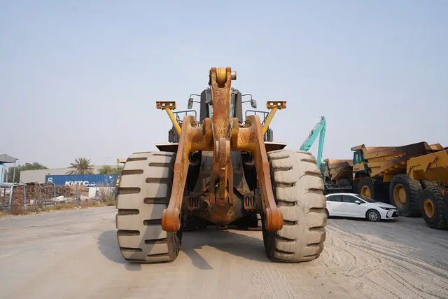 Komatsu WA800-3EO Wheel Loader Front View