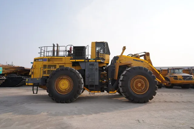 Komatsu WA800-3EO Wheel Loader Right Side View