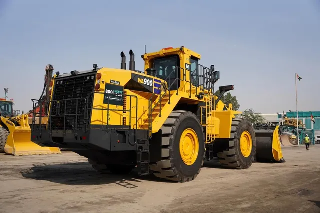 Komatsu WA900-8R Loader Rear Right Image