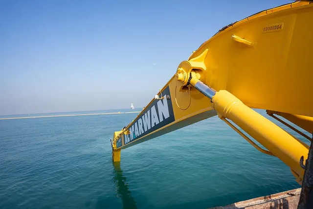 Large Excavators, 125 ton, Long Boom 28 meters