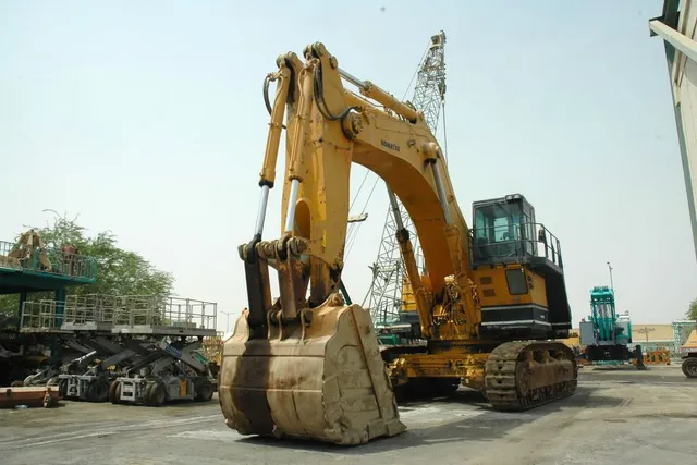 Large Excavators, 160 ton Al Marwan Rentals