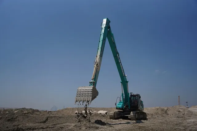 Large Excavators, 40 ton, Long Boom 17-meters for Rent