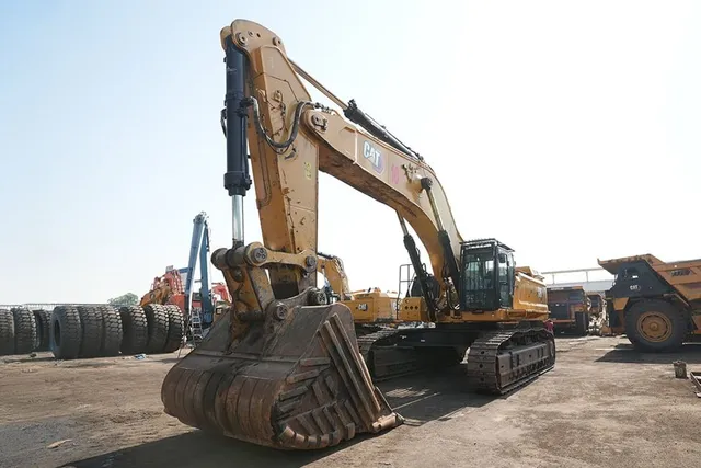Large Excavators, 95 ton, Standard Boom