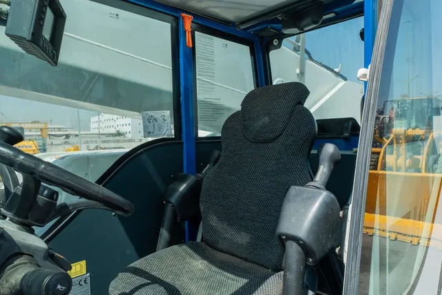 Manitto ARM550 Mobile Crane Inside Cabin Image