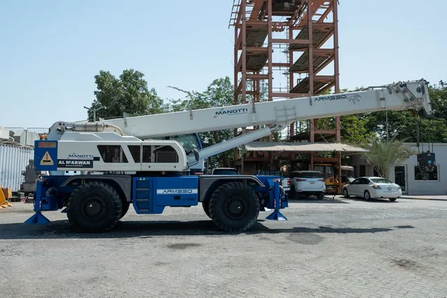 Manitto ARM550 Mobile Crane Right Side Image