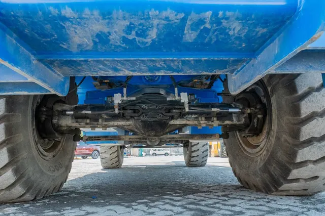 Manitto ARM550 Mobile Crane Undercarriage Image