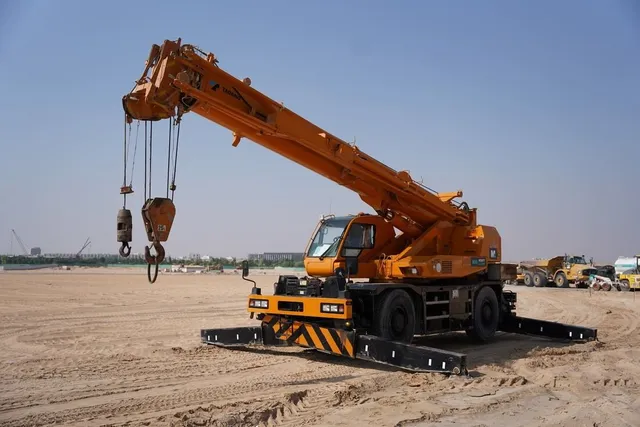 Mobile Cranes, Rough Terrain, 35 Ton