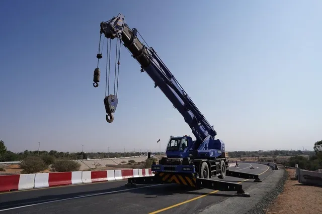 Mobile Cranes, Rough Terrain, 35 Ton for rent