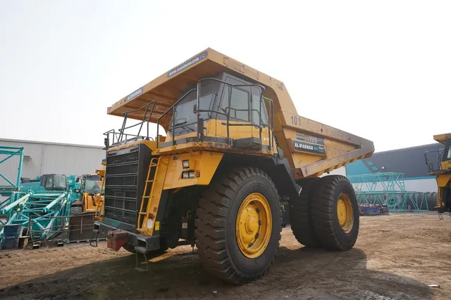 off-highway-Komatsu-dump-truck HD785 front left view