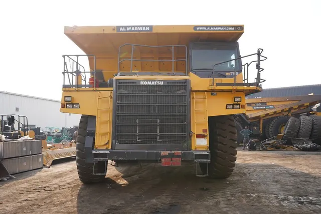 off-highway-Komatsu-dump-truck HD785 front view