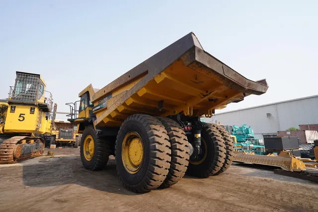 off-highway-Komatsu-dump-truck HD785 rear left view