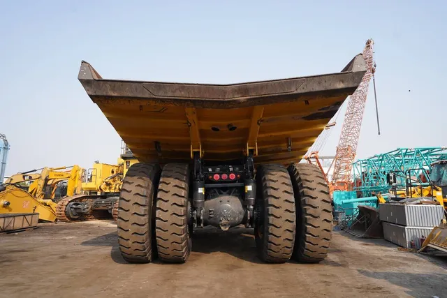 off-highway-Komatsu-dump-truck HD785 rear view