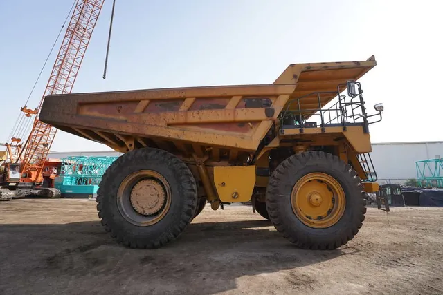 OffRoad Dumper 2021 Cat 777E-Right side view