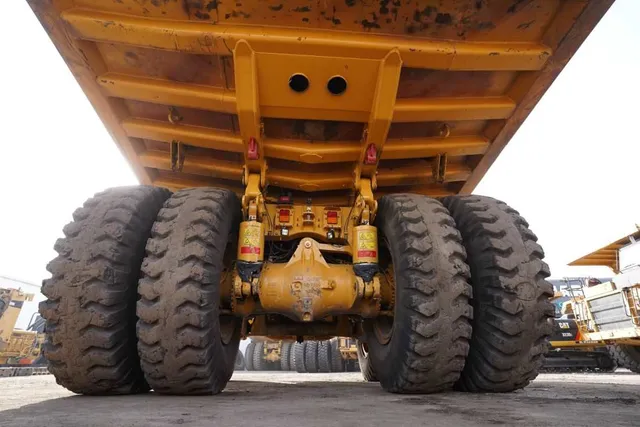 OffRoad Dumper 2021 Cat 777E-Undercarriage view
