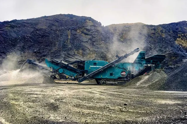 Powerscreen Trakpactor 550SR Crusher, crushing task 