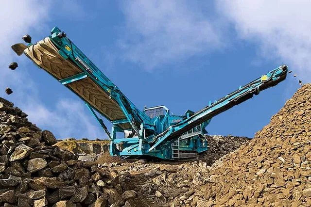 Powerscreen Warrior 2400 scalping screening task