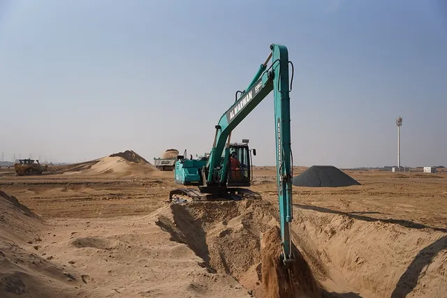 Rent 22-ton Excavators, Long Boom 14-meters, on action