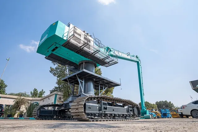 Rent high bed excavator 85 ton long reach boom