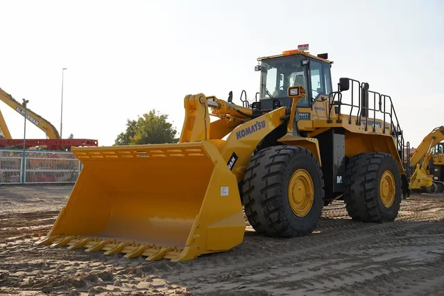Rent Large 53-Ton Wheel Loaders | Al Marwan