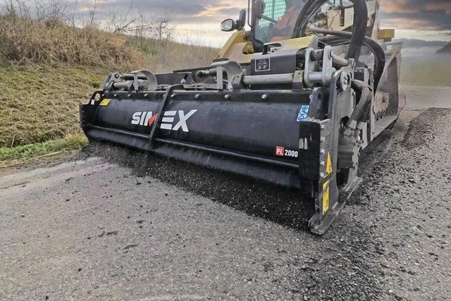 Efficient Asphalt Removal: PL 2000 Road Planer-New for Sale