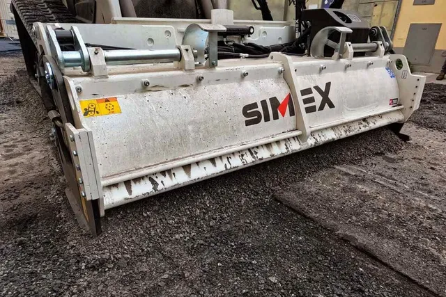 Efficient Asphalt Removal: PL 2000 Road Planer-New for Sale