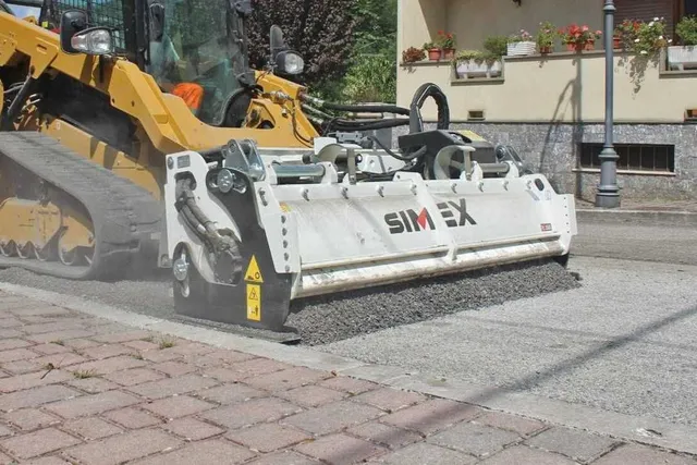 Efficient Asphalt Removal: PL 2000 Road Planer-New for Sale