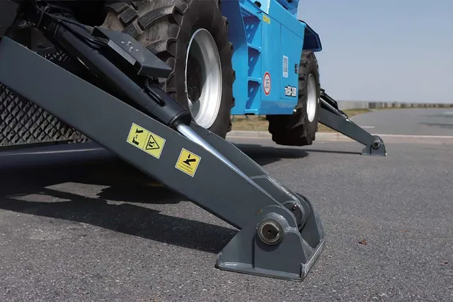 Sinoboom TH50-18R Telehandler stabilisers