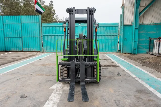 Socma FB35 Electric Forklift Front View