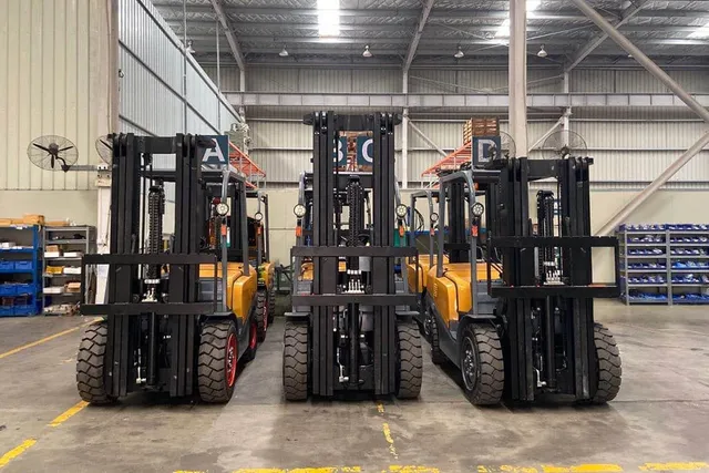 Socma HNF-35 Diesel Forklift Front View