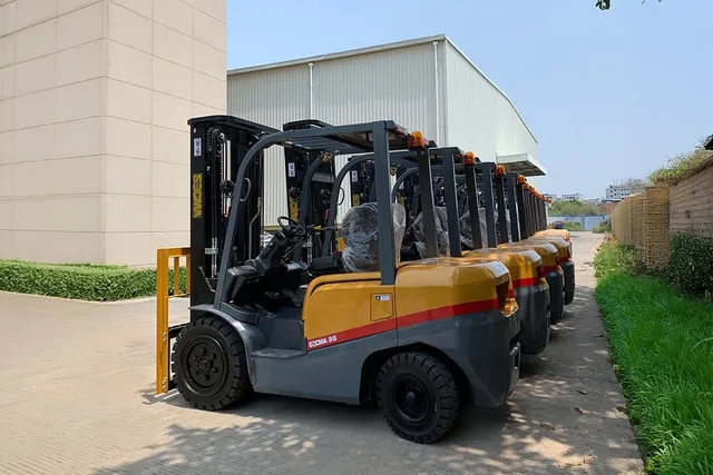 Socma HNF-35 Diesel Forklift Rear Left View