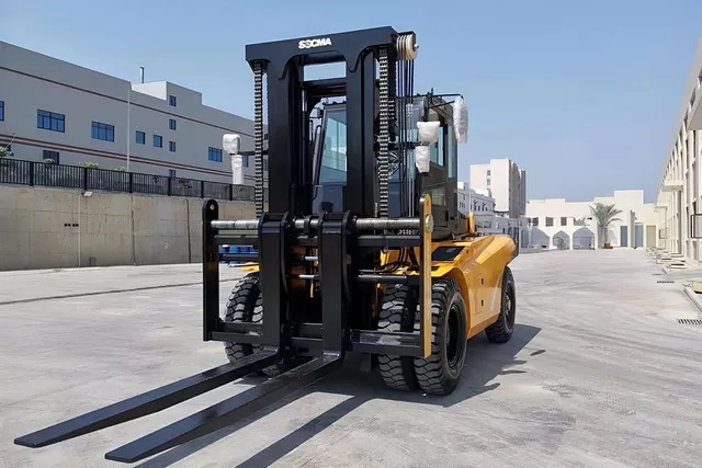 Socma HNF-120 diesel forklift front view