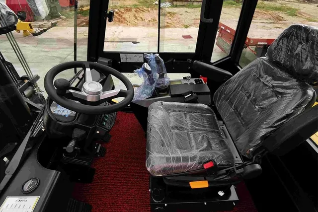 Socma HNF-120 diesel forklift left cabin view