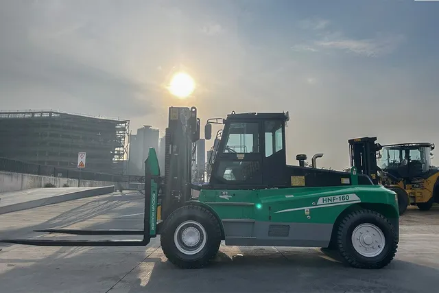 Socma HNF-160 Forklift Left Side Image