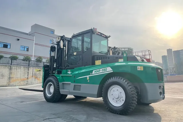 Socma HNF-160 Forklift Rear Left Image
