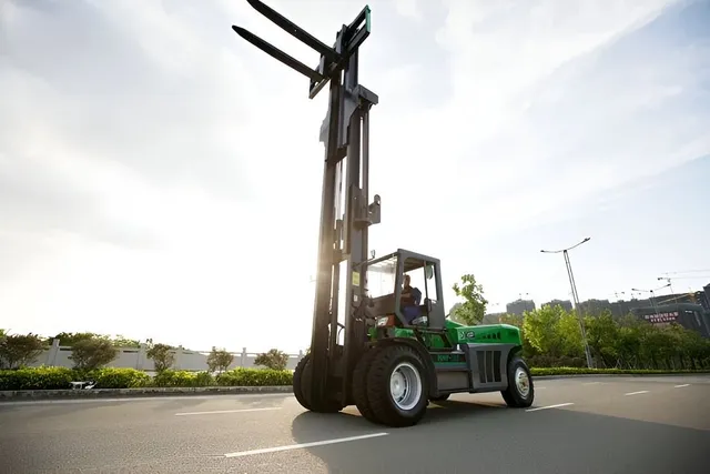 Socma HNF-180 Diesel Forklift Lifted Forks