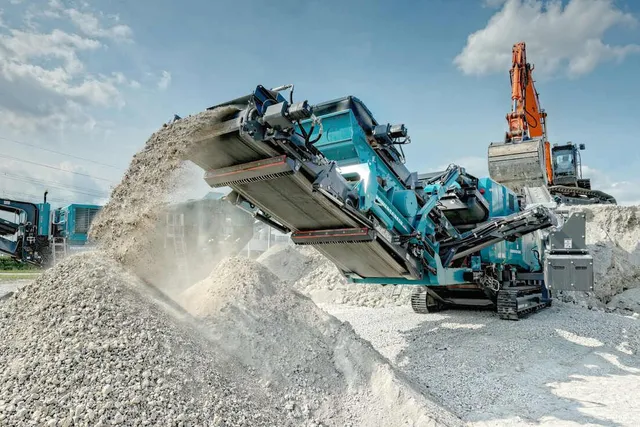 Powerscreen Trakpactor 260SR Impact Crushers-front left view