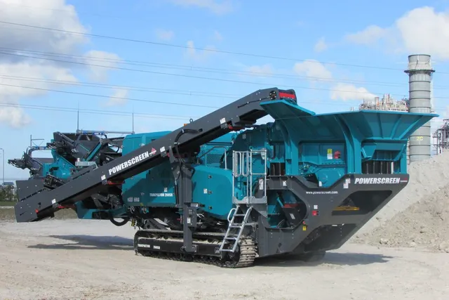 Powerscreen Trakpactor 260SR Impact Crushers-rear left view