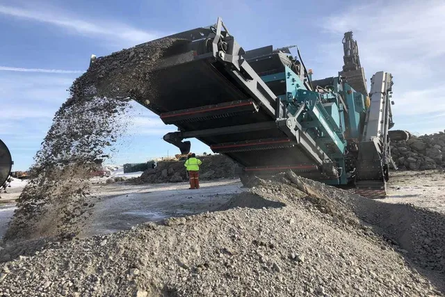 Powerscreen Trakpactor 320SR Impact Crushers - Front view 