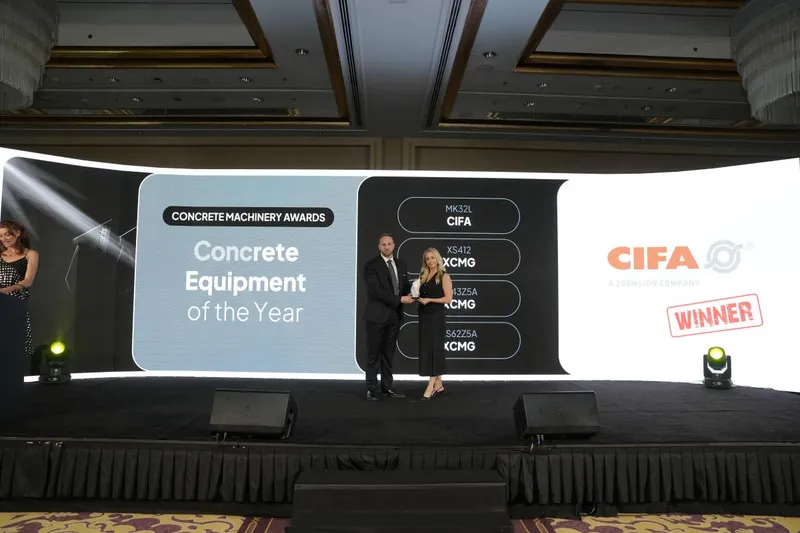 Mr. Motaz Al Zaeim received the Concrete equipment of the year.&nbsp;