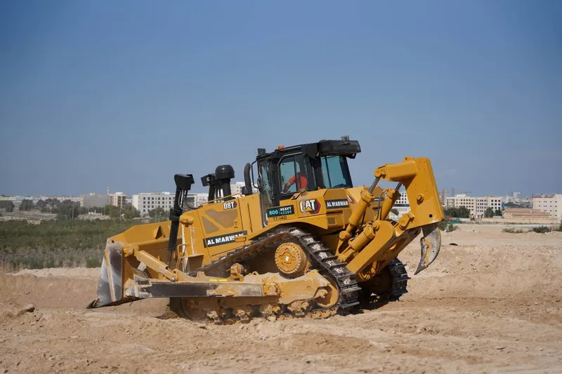 بلدوزر d8 في الموقع، متوفر للبيع الآن في المروان للمعدات 